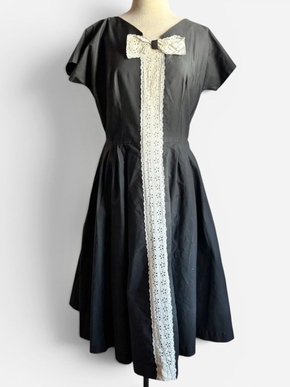 Vintage 1950s Black Cotton & White Lace Fit & Flare Summer Dress